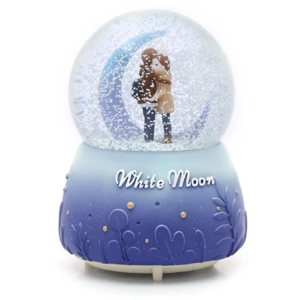 گوی موزیکال عاشقانه برفی چراغدار مدل MOON WHITE - 1
